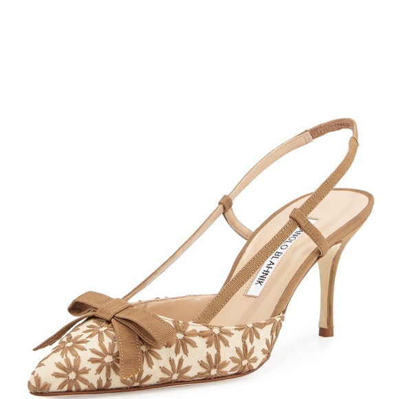 Manolo Blahnik
Galop Mod Floral Raffia Slingback Pump, Taupe - Picture 3 of 6